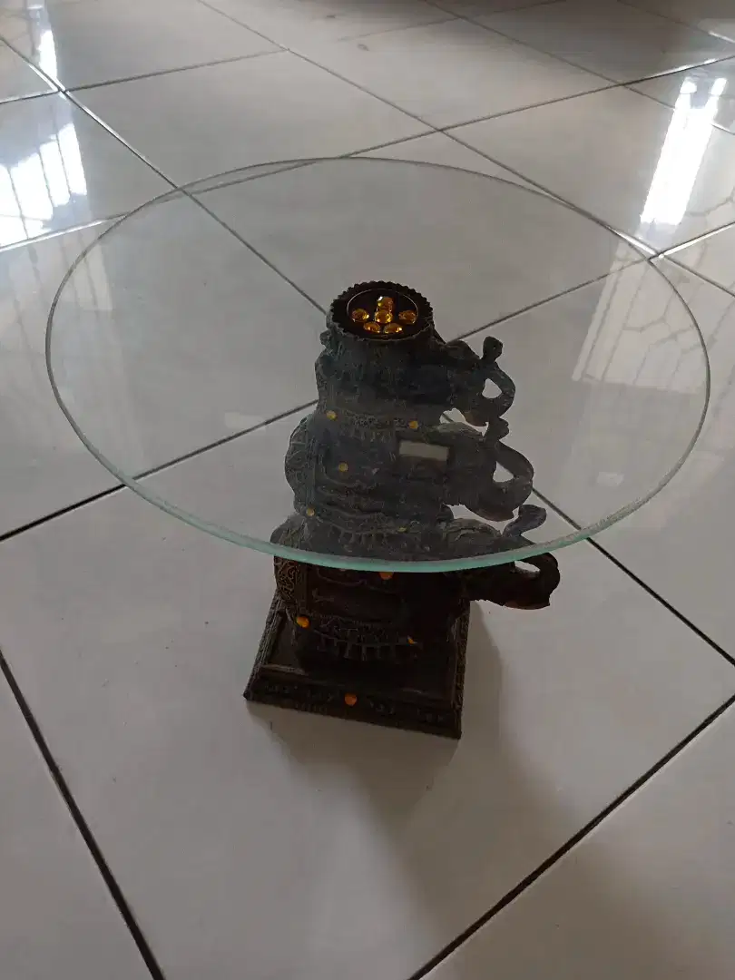 Meja bulat mini