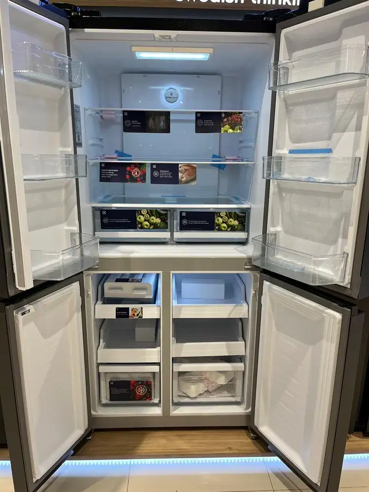 Kulkas 4 pintu Electrolux