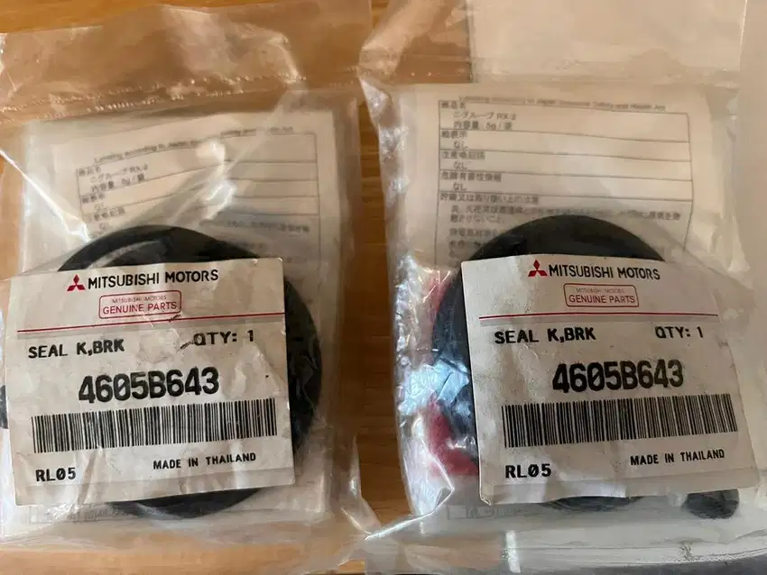 Seal kit kaliper caliper rem depan mirage asli ori