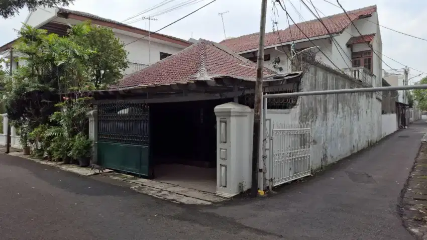 Dijual rumah besar murah jln 2mobil lokasi tebet timur