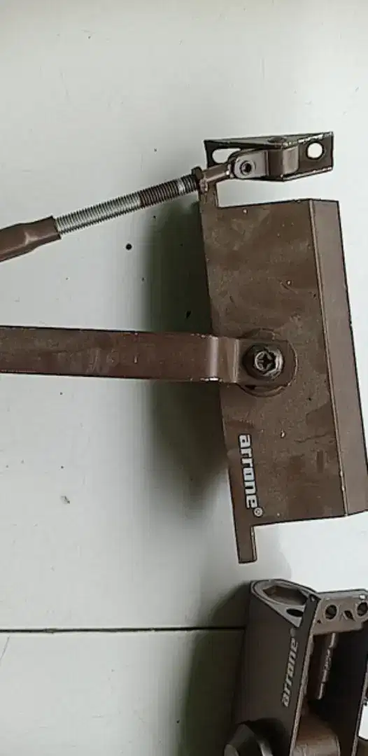 penahan pintu arrone