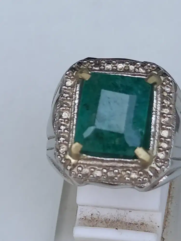 Cincin batu zamrut colombia, natural.
