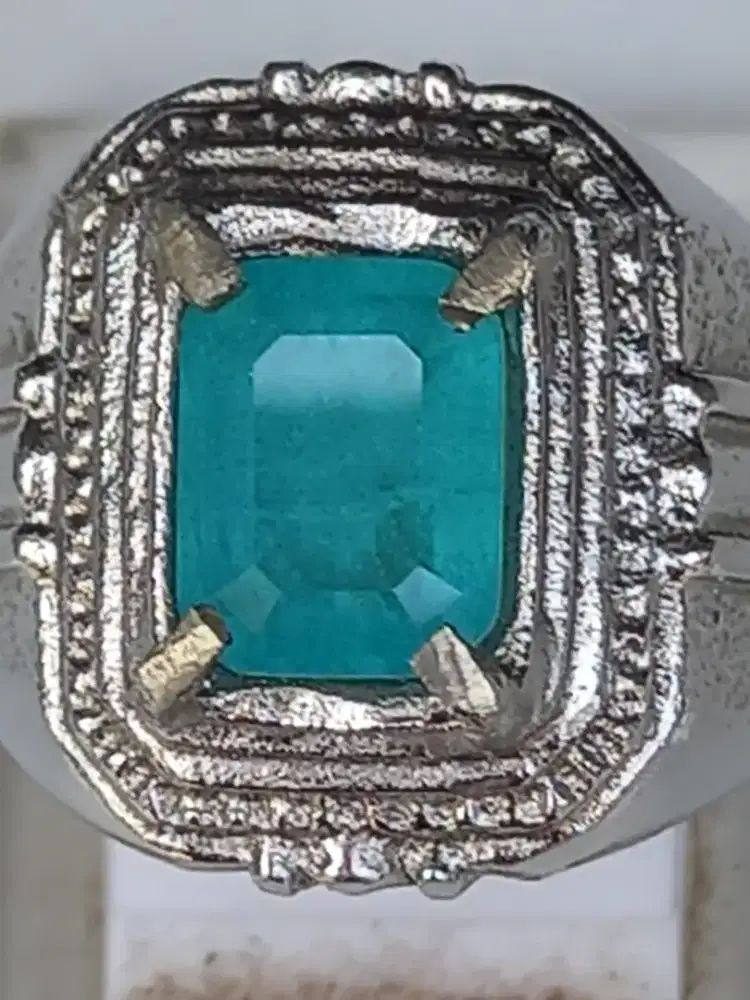 Cincin batu zamrut colombia natural.