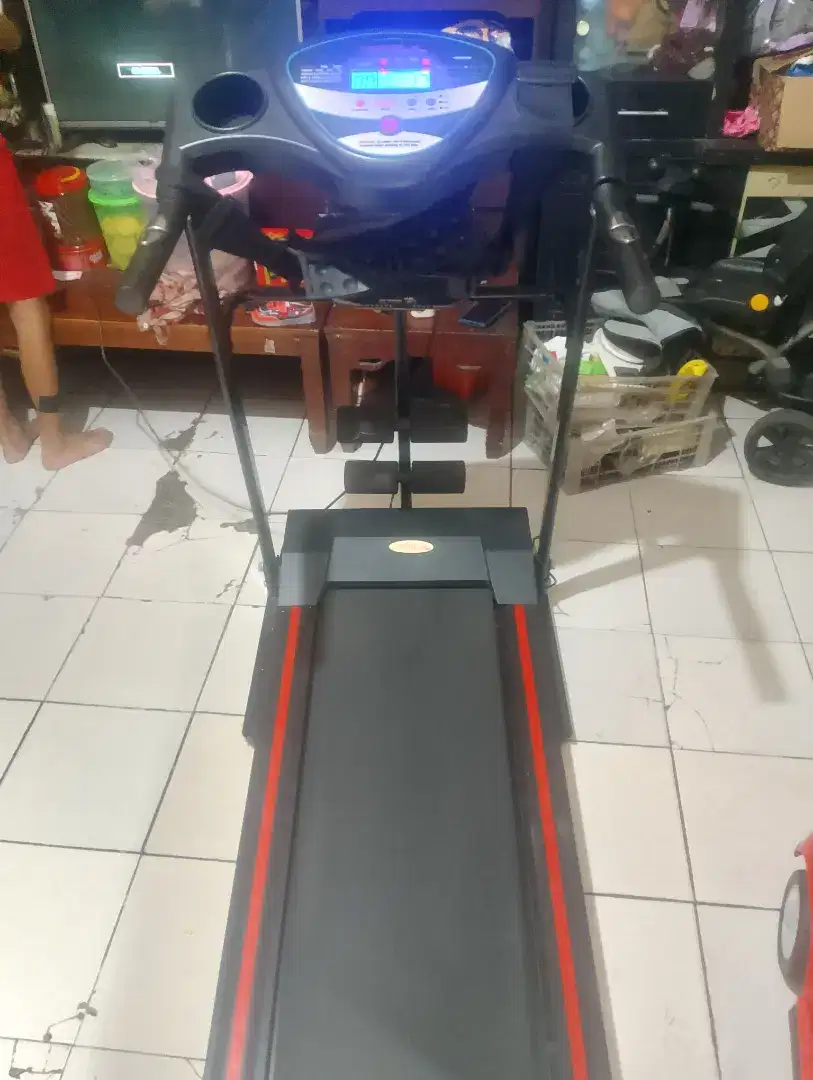Dijual treadmill merk total