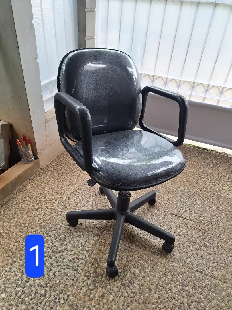 Kursi kerja/kantor beroda bekas berkualitas