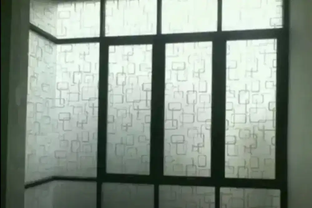 Pasang stiker sanblas kaca film tingkat silau uv yg masuk menurun