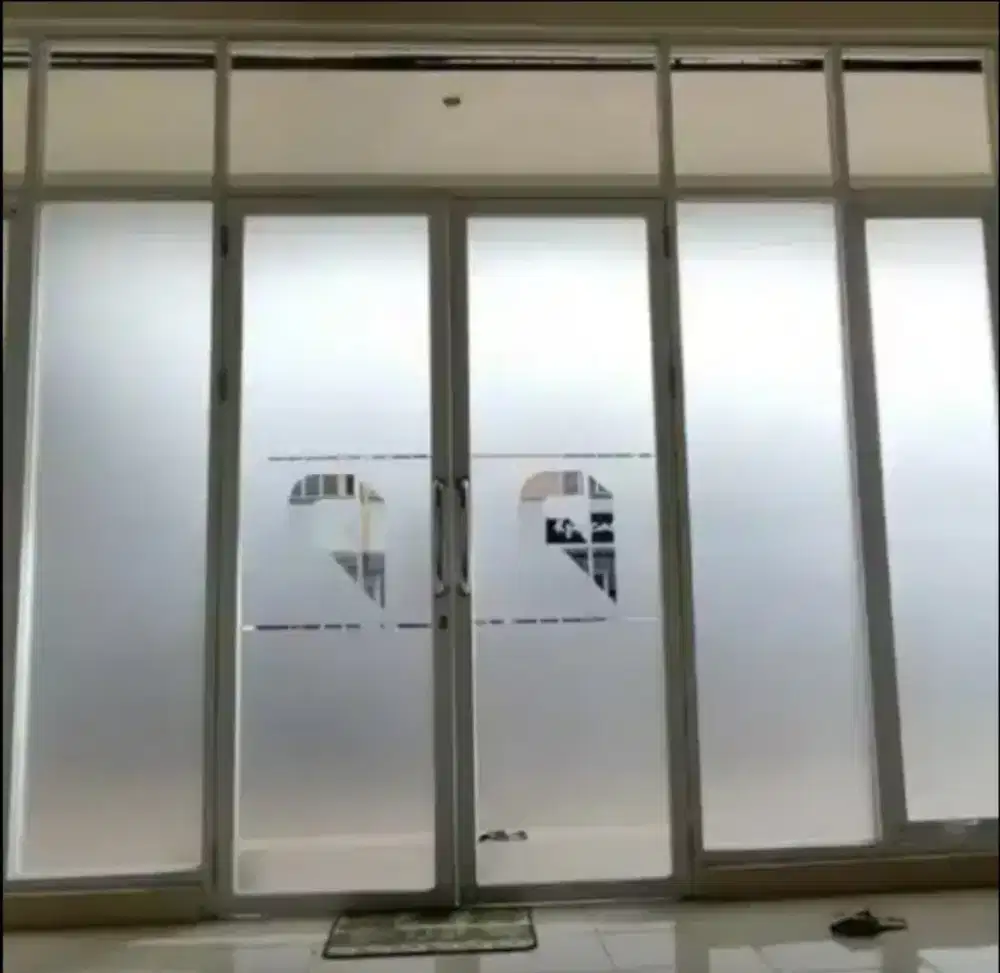 Suka dengan tekstur kaca buram pasang stiker sanblas kaca film