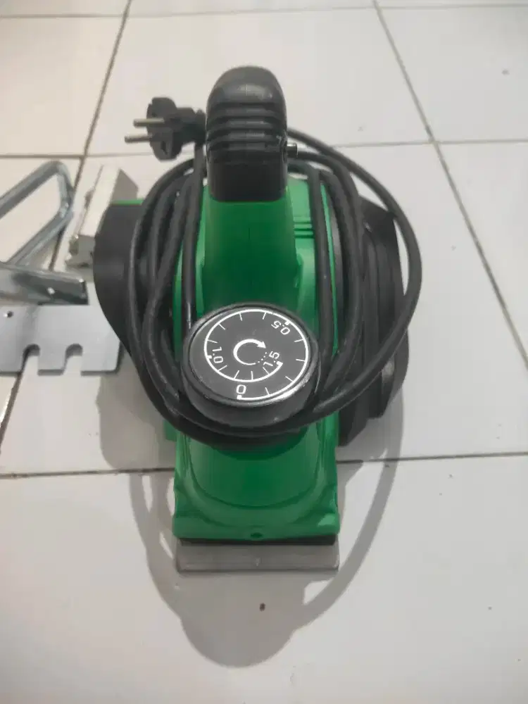 Mesin Ketam/Serut /Planer Hitachi P20ST Mesin Serut Kayu 82mm.