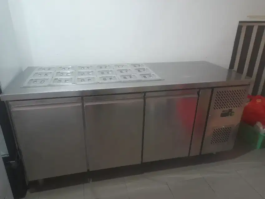 Under counter chiller for salad