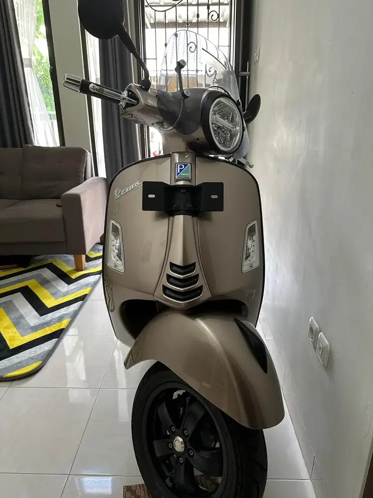 Vespa GTS Super Bronze 155 (Limited Edition)