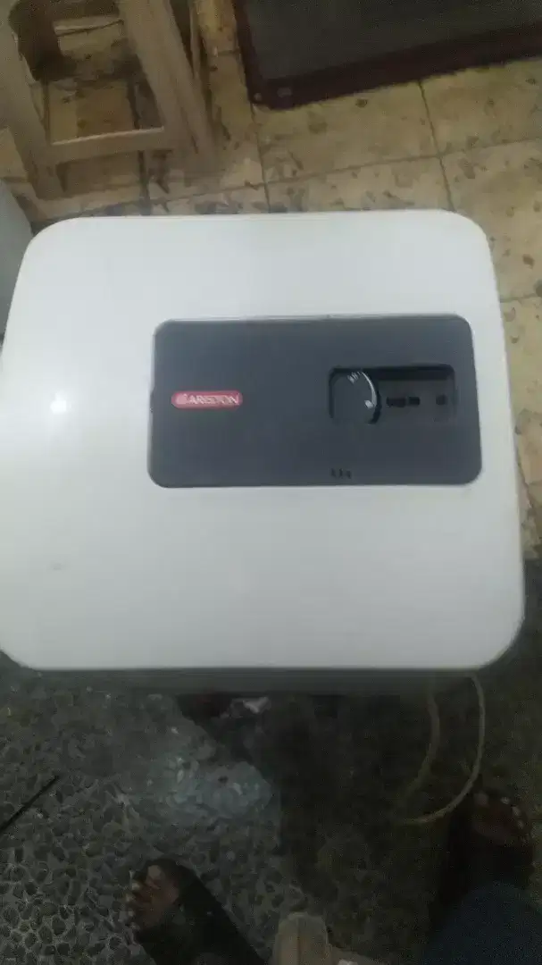 Ariston Water Heater Listrik 500watt 15ltr