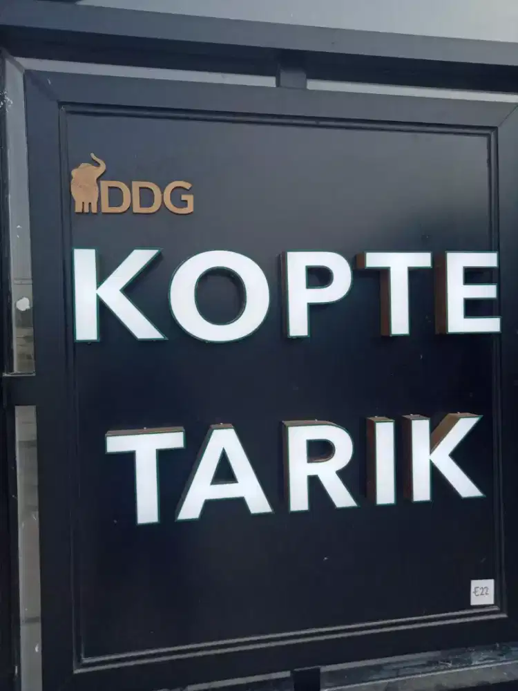 Neon box coustem huruf timbul