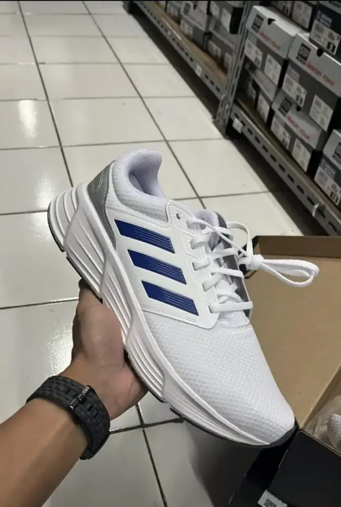 Sepatu Adidas original size 44
