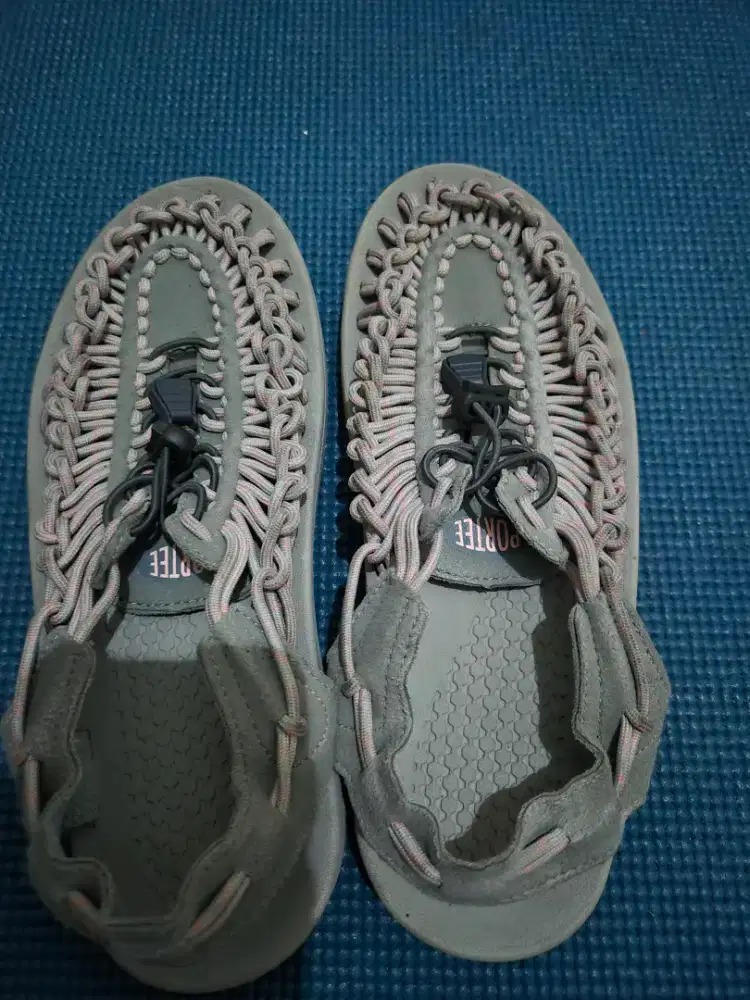 Portee Loom Sandal Grey Pink