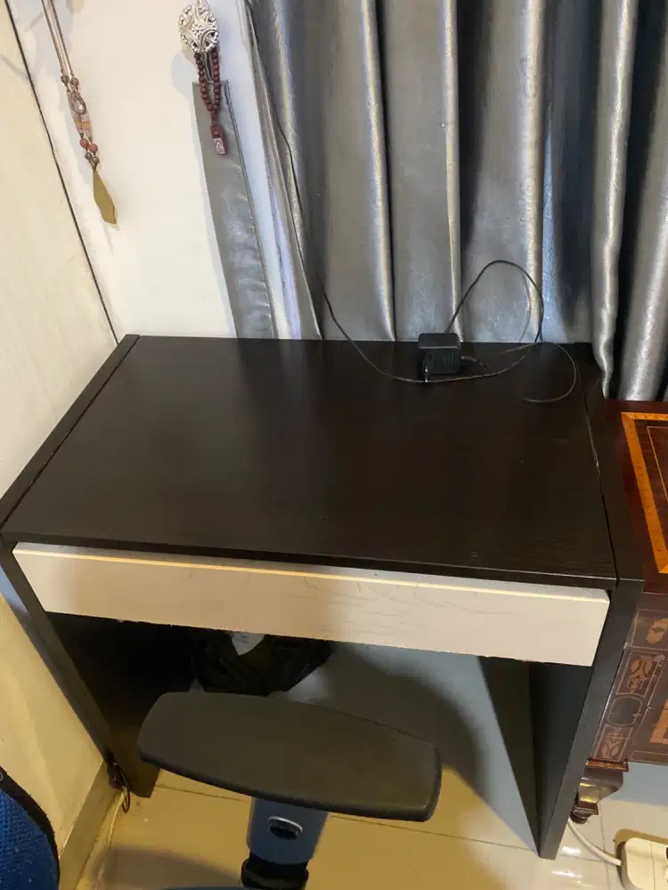 Dijual meja belajar bekas, gratis kursi belajar