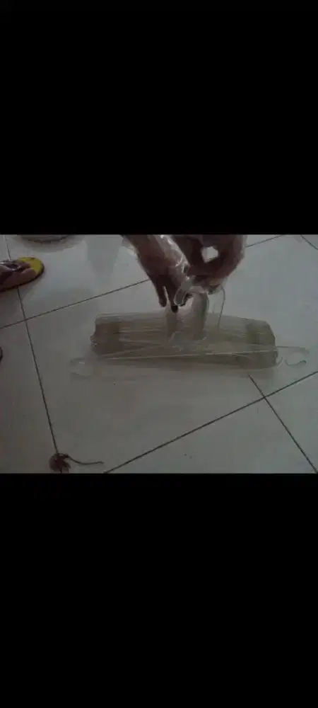 gantungan baju 100 buah Rp 100.000