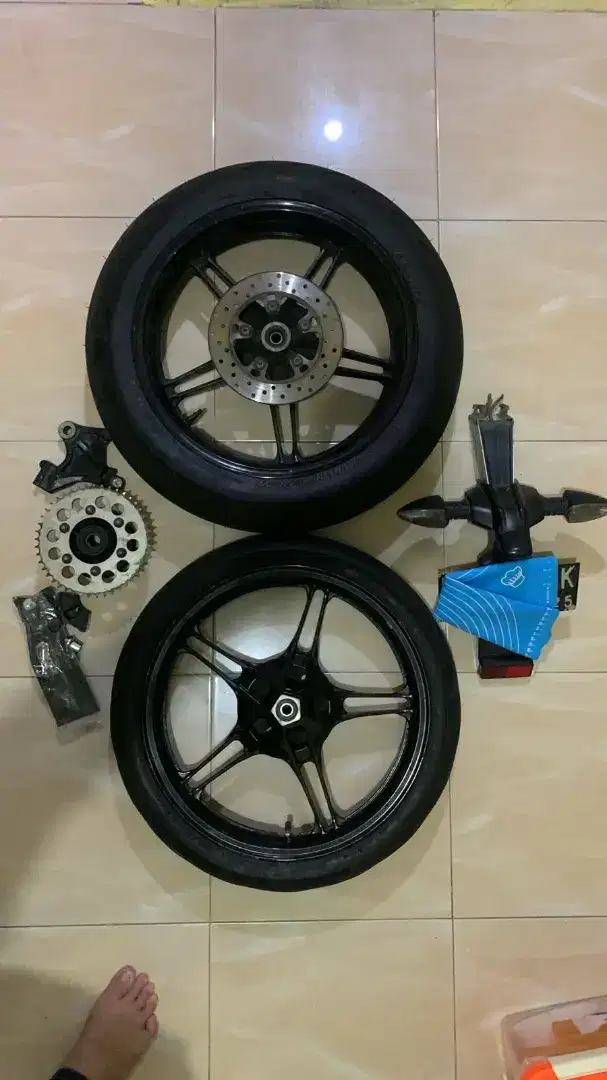 Sperpart kaki kaki r15 v2, velg r15v2, velg yamaha r15v2