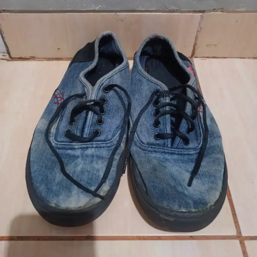 Sepatu Wakai size 42