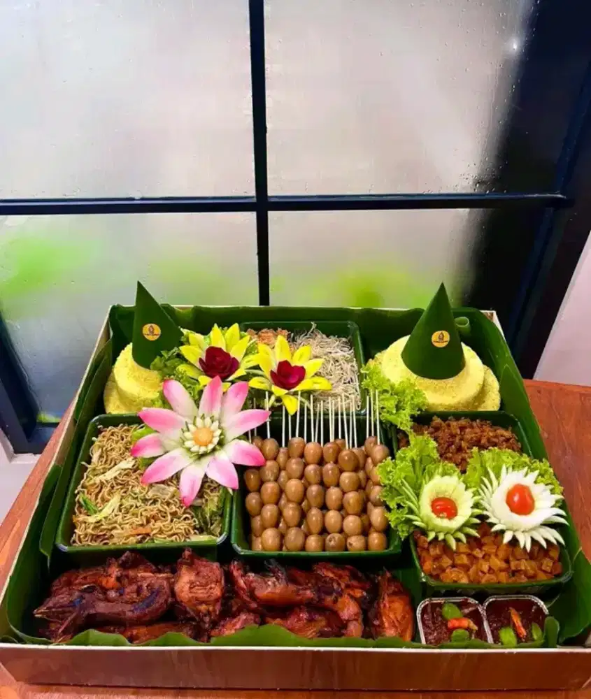 Tumpeng nasi kuning