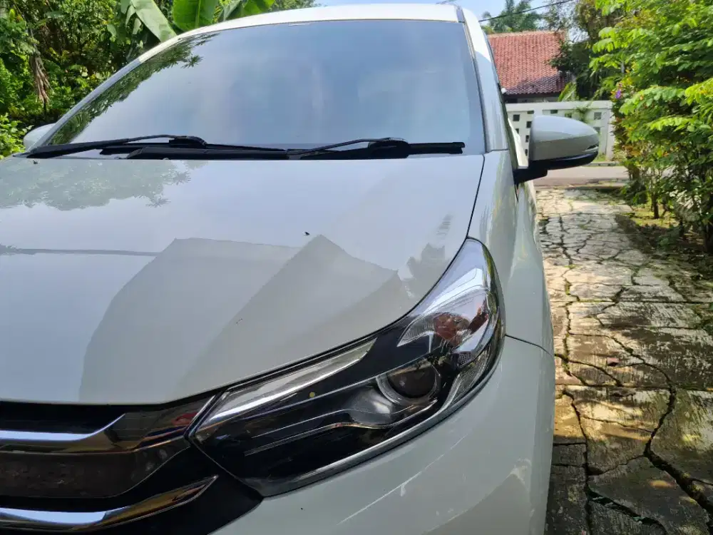 Dijual cepat BU Honda mobilio putih 2020