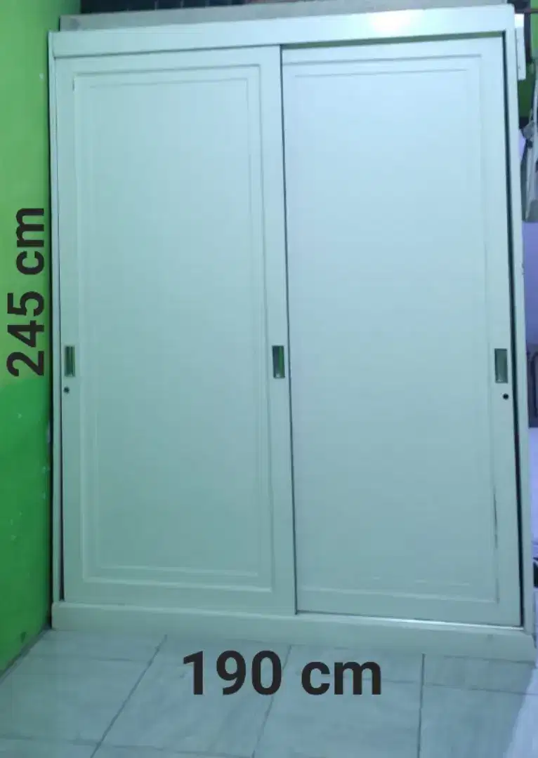 Lemari Kayu Sliding dengan 3 gantungan, 2 laci dan 2 box