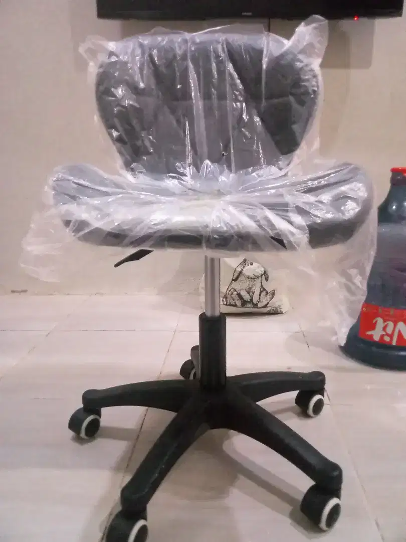 Kursi Kantor atau Kursi Belajar