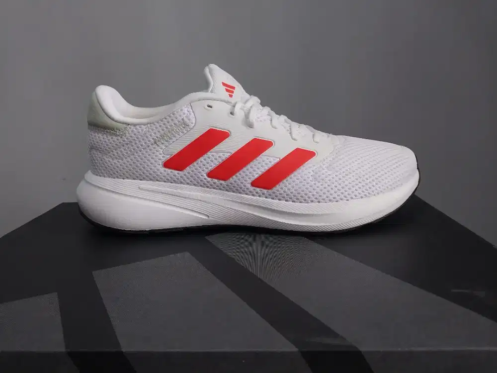 Sepatu adidas runner U