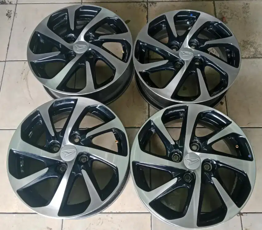 Dijual. 4pc velg agya/ayla calya sigra R14