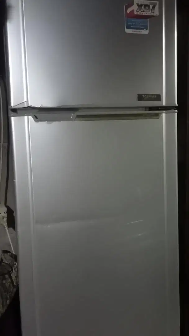 Kulkas  2 pintu Toshiba Glacio