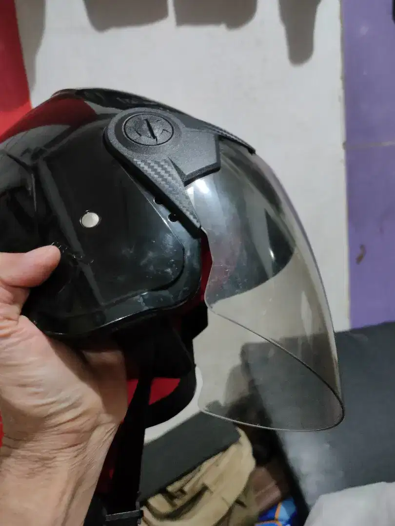 Helm bawaan Honda