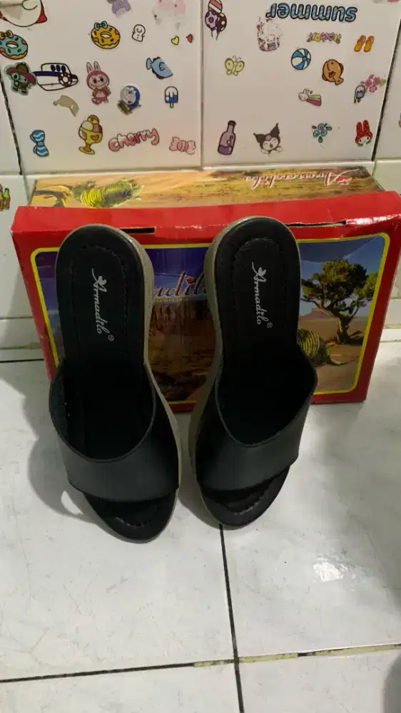 SANDAL ARMADILO WANITA NOMOR 36 BARU