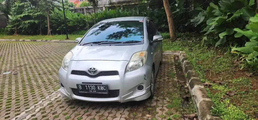 Yaris 1.5 E m/t 2012