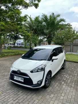 Toyota Sienta V at 2019 Bensin
