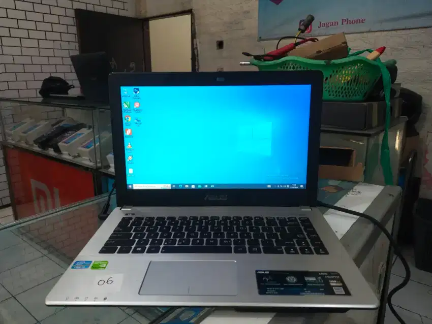Mulus
Laptop Gaming
Asus A450C
Core i3-3217U Nvidia Geforce GT720M