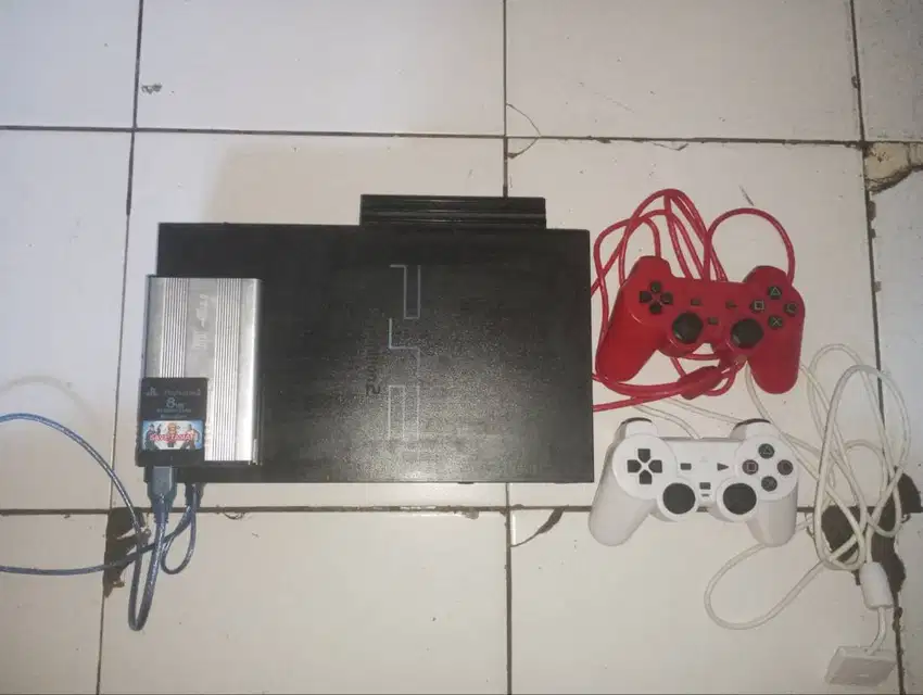 PlayStation 2 (Sudah termasuk stick, hardsik, memory, dll)