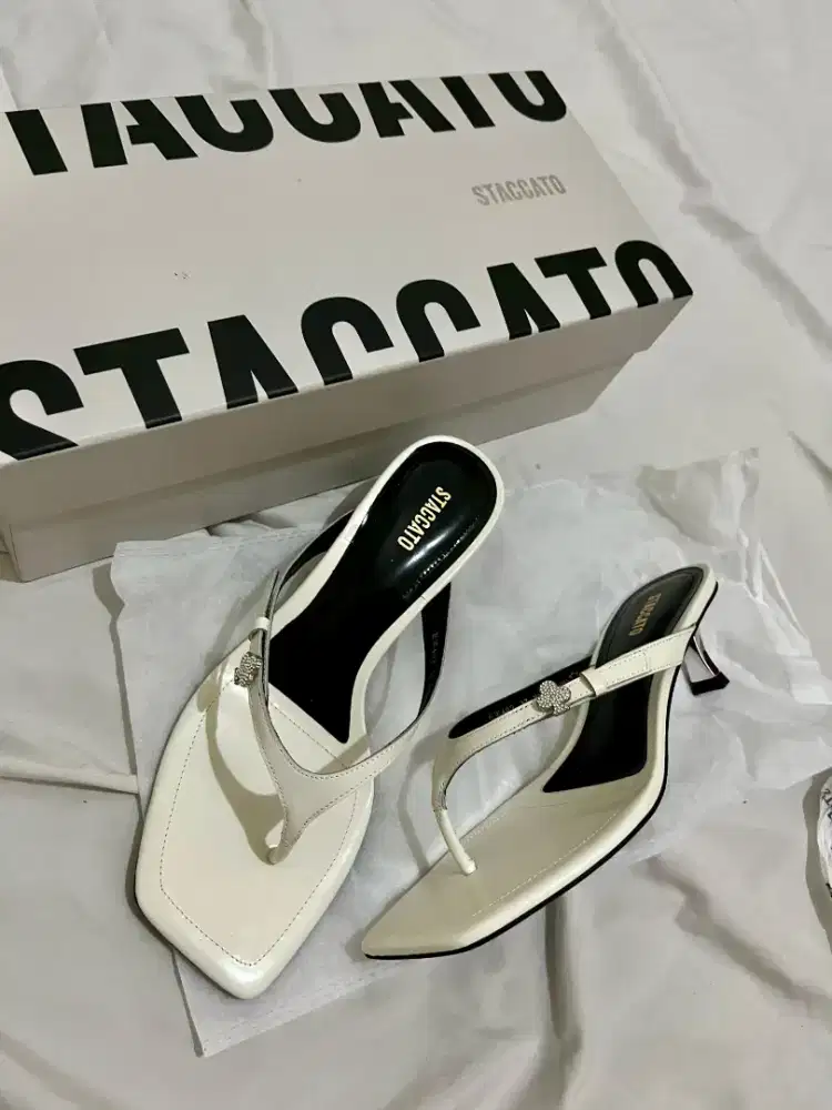 DIJUAL HEELS STACCATO BARU