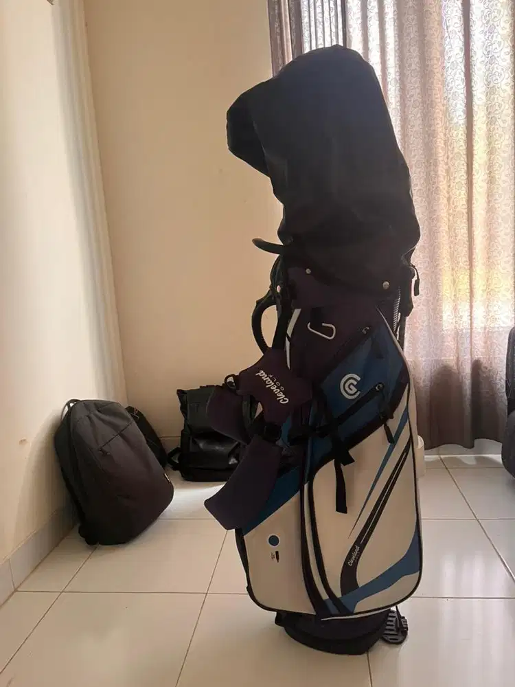 Set Iron merk Warbird dan driver M2 Taylormade