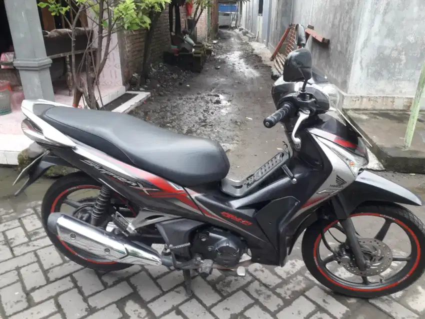 SUPRA X 125 helm in. W Sdrjo Krian