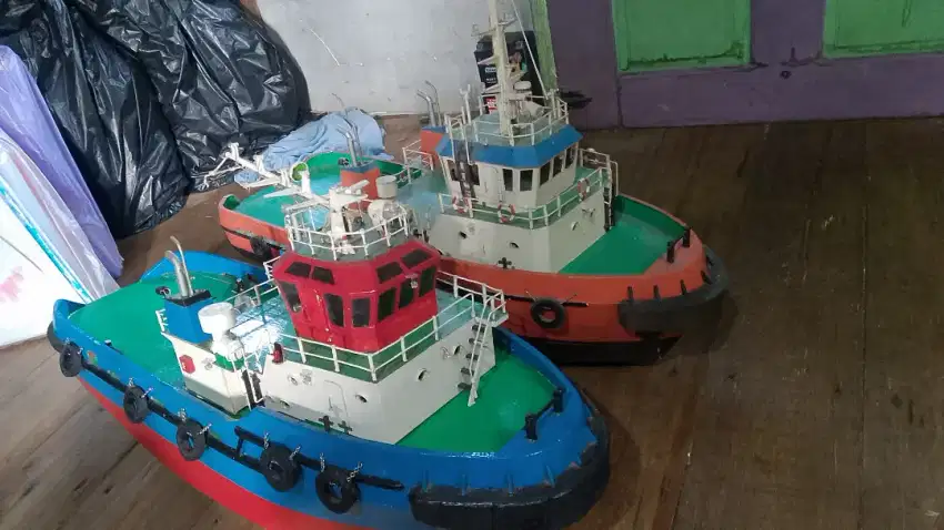 Di jual kapal mainan remote control