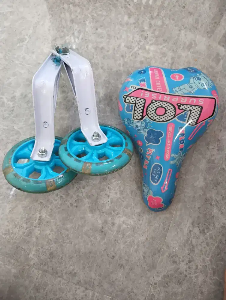 Alat bantu belajar sepeda plus sadel sepeda