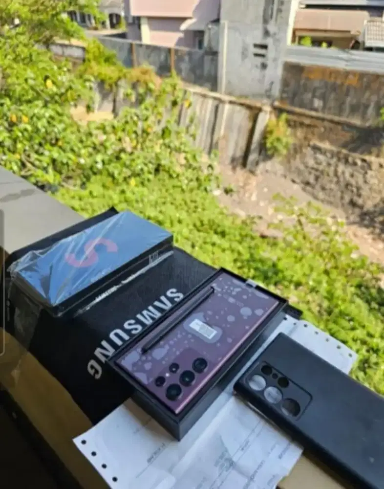 Samsung Galaxy S22 Ultra 12/256 5G SEIN Kondisi Seperti Baru