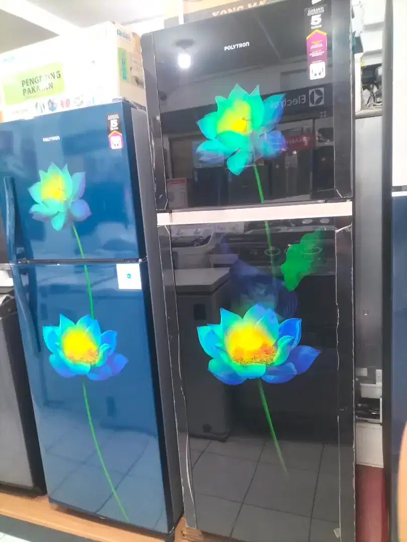 kulkas 2 pintu merk Polytron