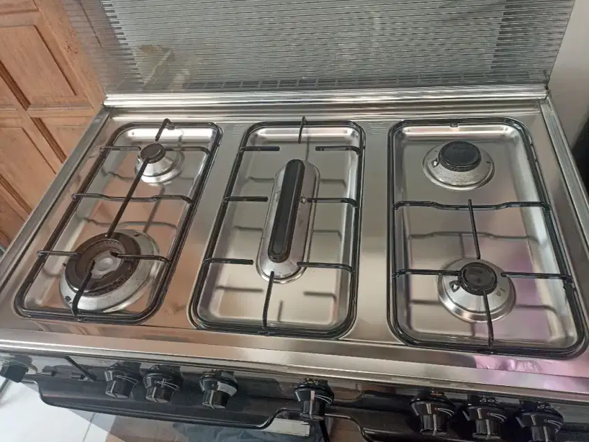 Kompor gas elpiji dan oven listrik