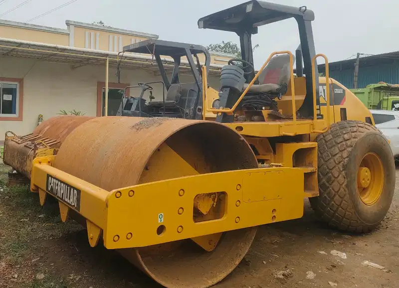 Dijual Compactor/Vibro Caterpillar CS533E Tahun 2013