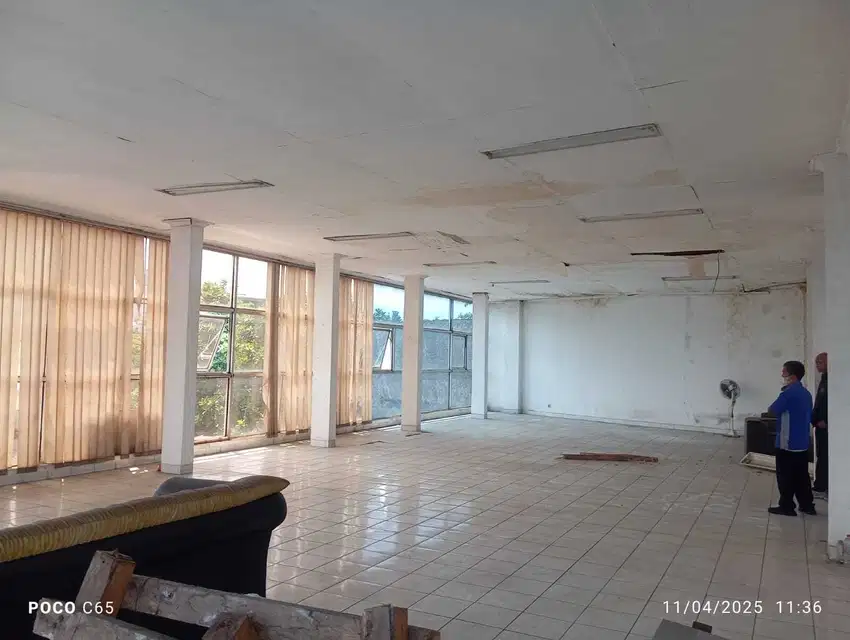 Gedung 3 Lantai Strategis Ex Minimarket di Soekarno Hatta Bandung
