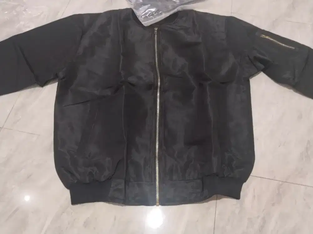 Jaket Bomber Pria Hitam
