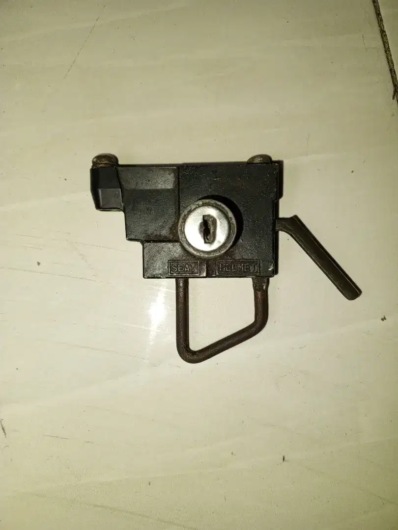 kunci jok helm Yamaha RXZ orisinil