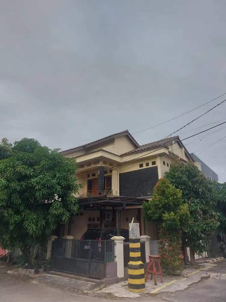 Lokasi Strategis! Rumah Hook 2 Lantai di Telaga Harapan