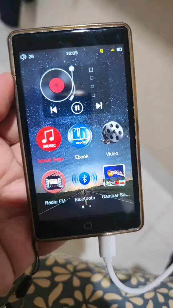 Ruizu H1 8GB Mp3 MP4 Player Touch Screen, built in bluetooth
