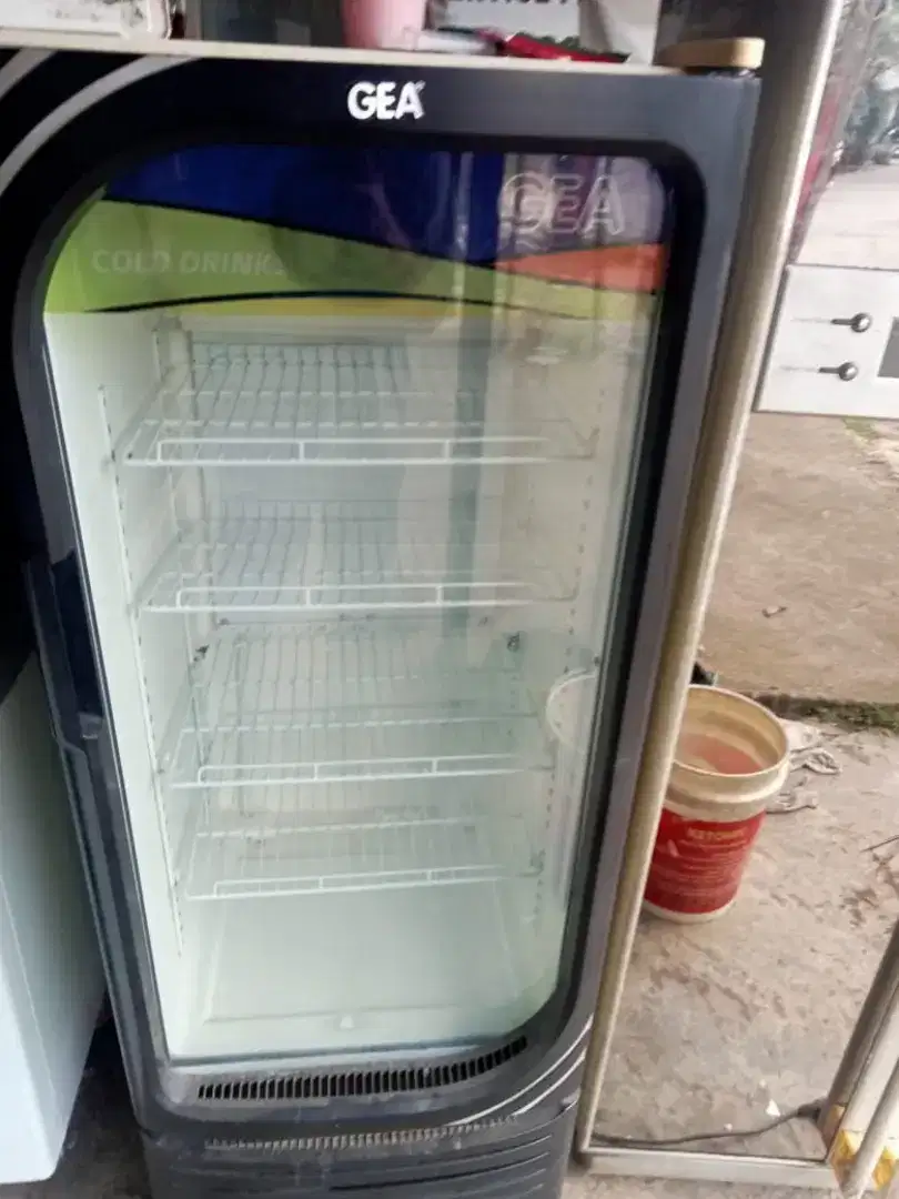 Showcase merek Gea 4rak